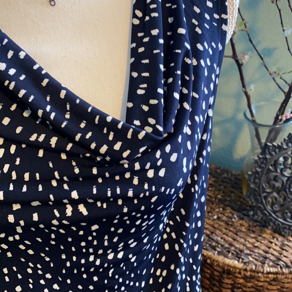 3/$20 Banana Republic navy & white pattern tank - Picture 8 of 8